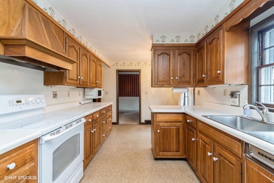 239 Ferry Road Saco, ME 04072 - Photo 6 of 35 Kitchen