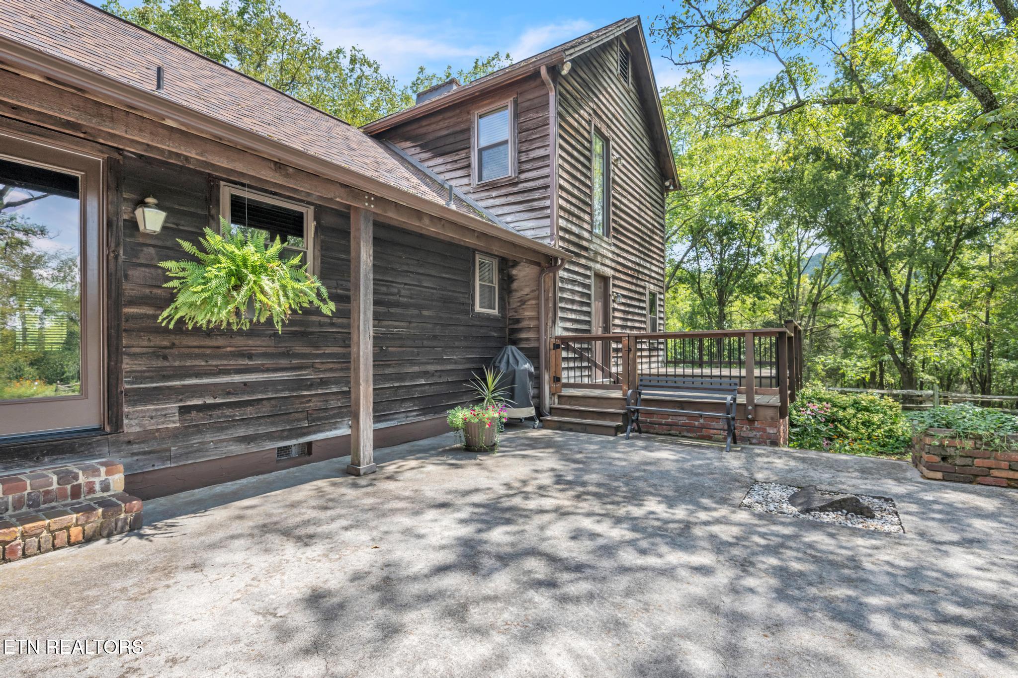 325 Lone Ridge Lane Clinton, TN 37716 - Photo 21 of 51 Patio to Deck