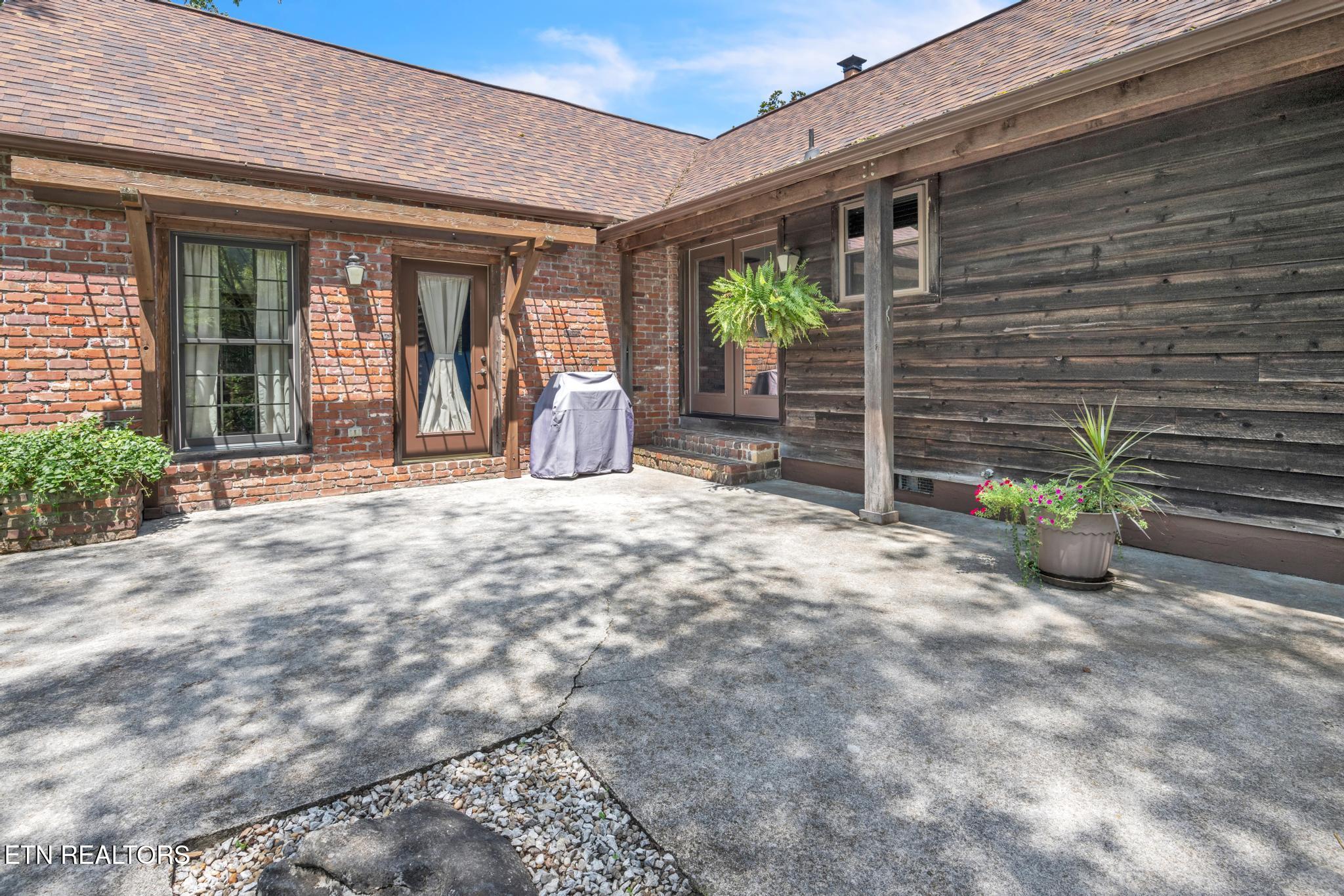 325 Lone Ridge Lane Clinton, TN 37716 - Photo 23 of 51 Patio