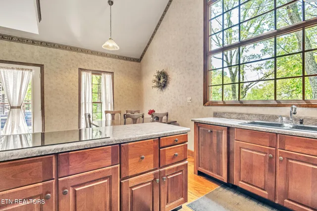 $750,000 | 325 Lone Ridge Lane, Clinton, TN 37716