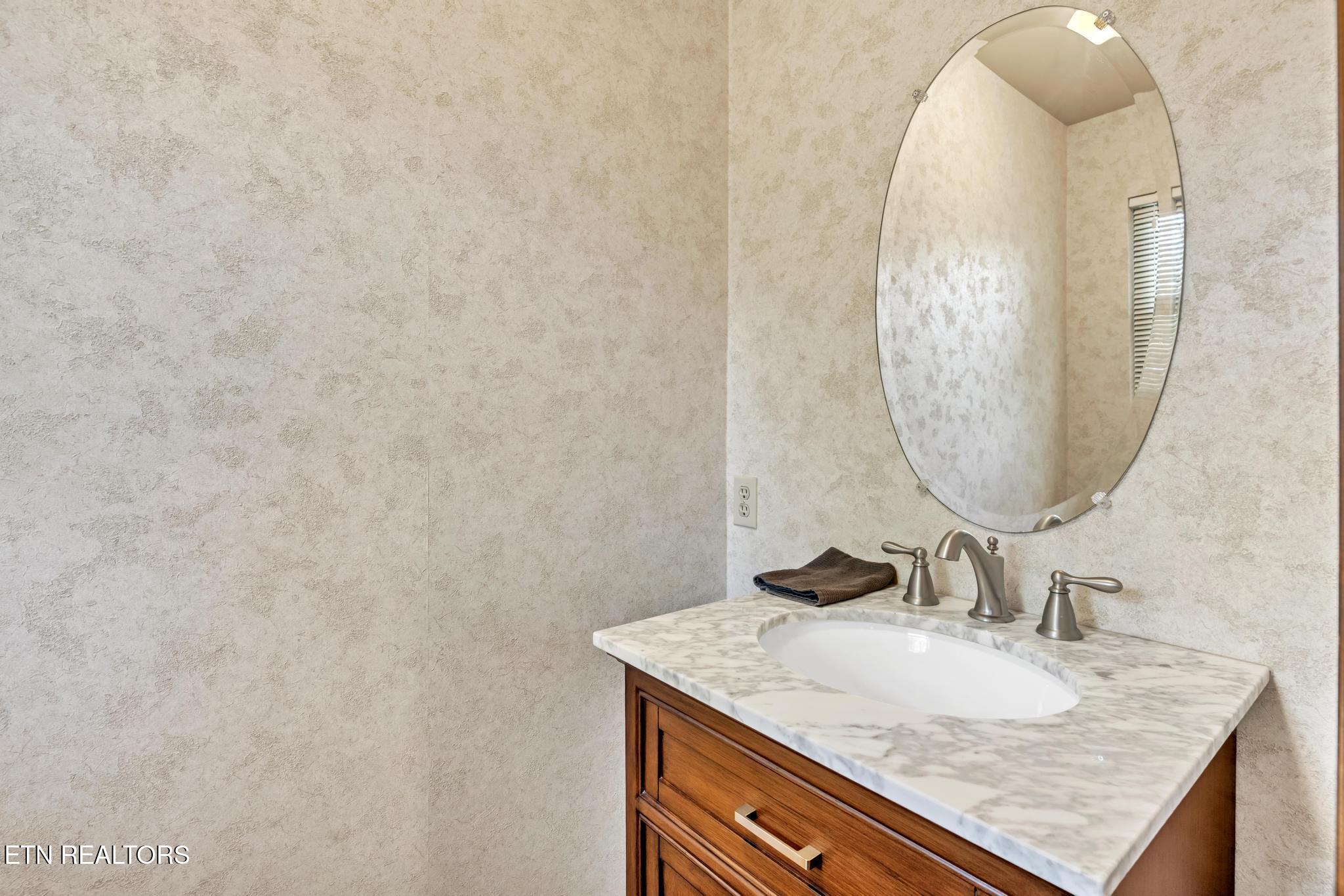 325 Lone Ridge Lane Clinton, TN 37716 - Photo 32 of 51 Half bathroom