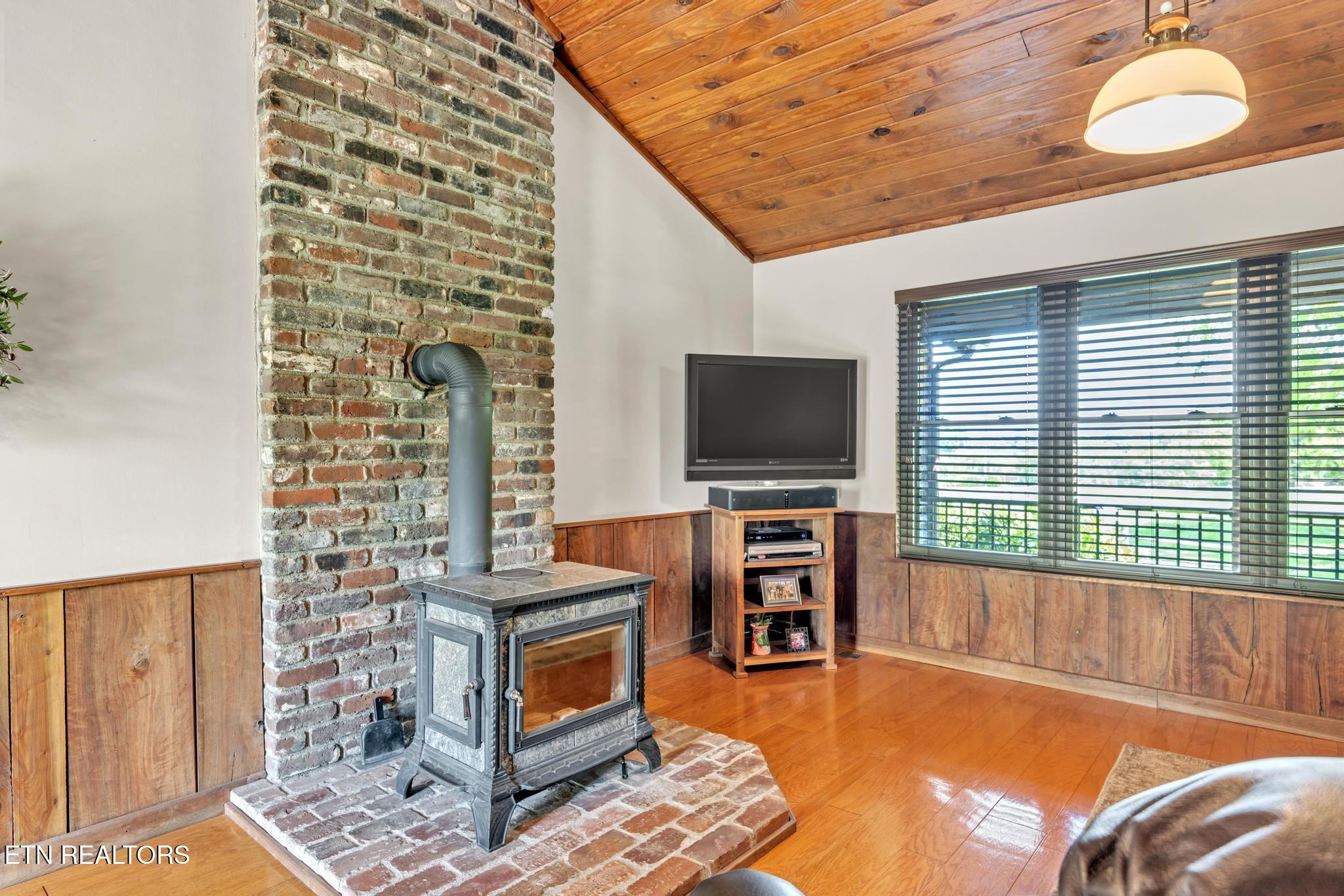 325 Lone Ridge Lane Clinton, TN 37716 - Photo 34 of 51 Family Room off Kitchen