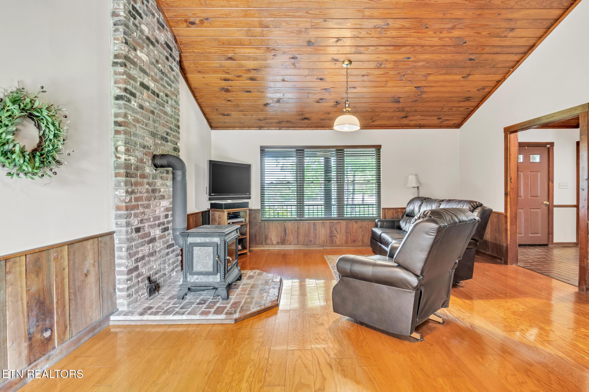 325 Lone Ridge Lane Clinton, TN 37716 - Photo 35 of 51 Family Room