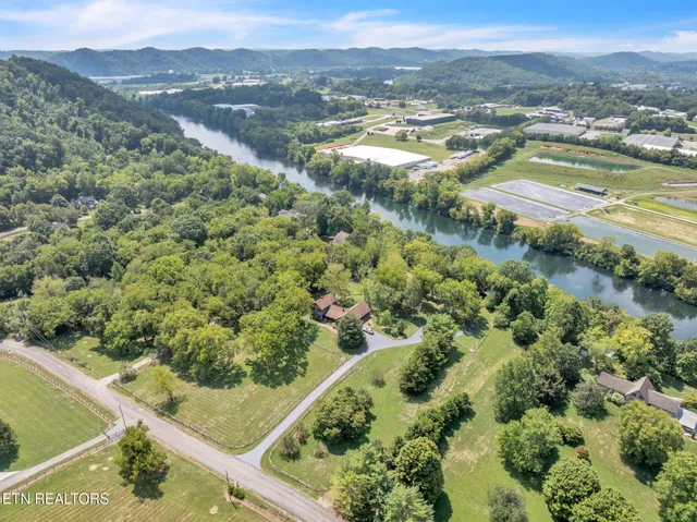 $750,000 | 325 Lone Ridge Lane, Clinton, TN 37716