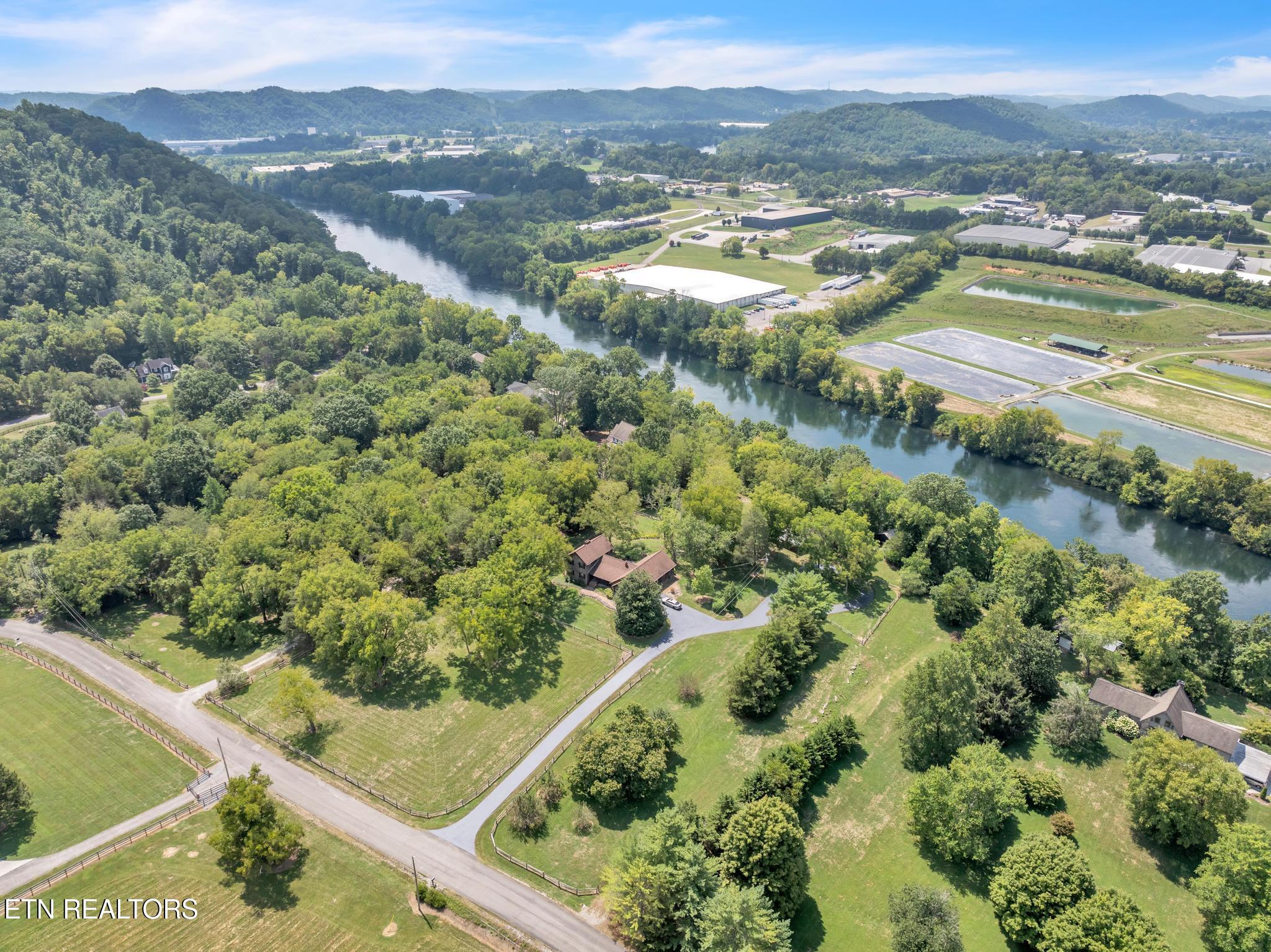 325 Lone Ridge Lane Clinton, TN 37716 - Photo 4 of 51 Aerial town and river 2