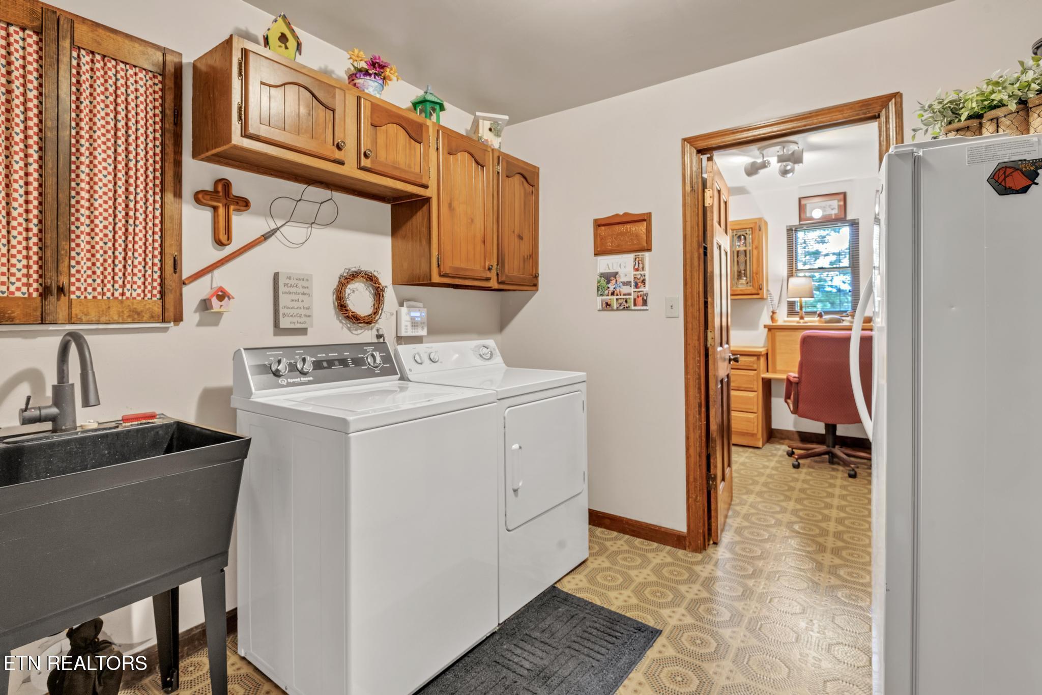 325 Lone Ridge Lane Clinton, TN 37716 - Photo 42 of 51 Laundry