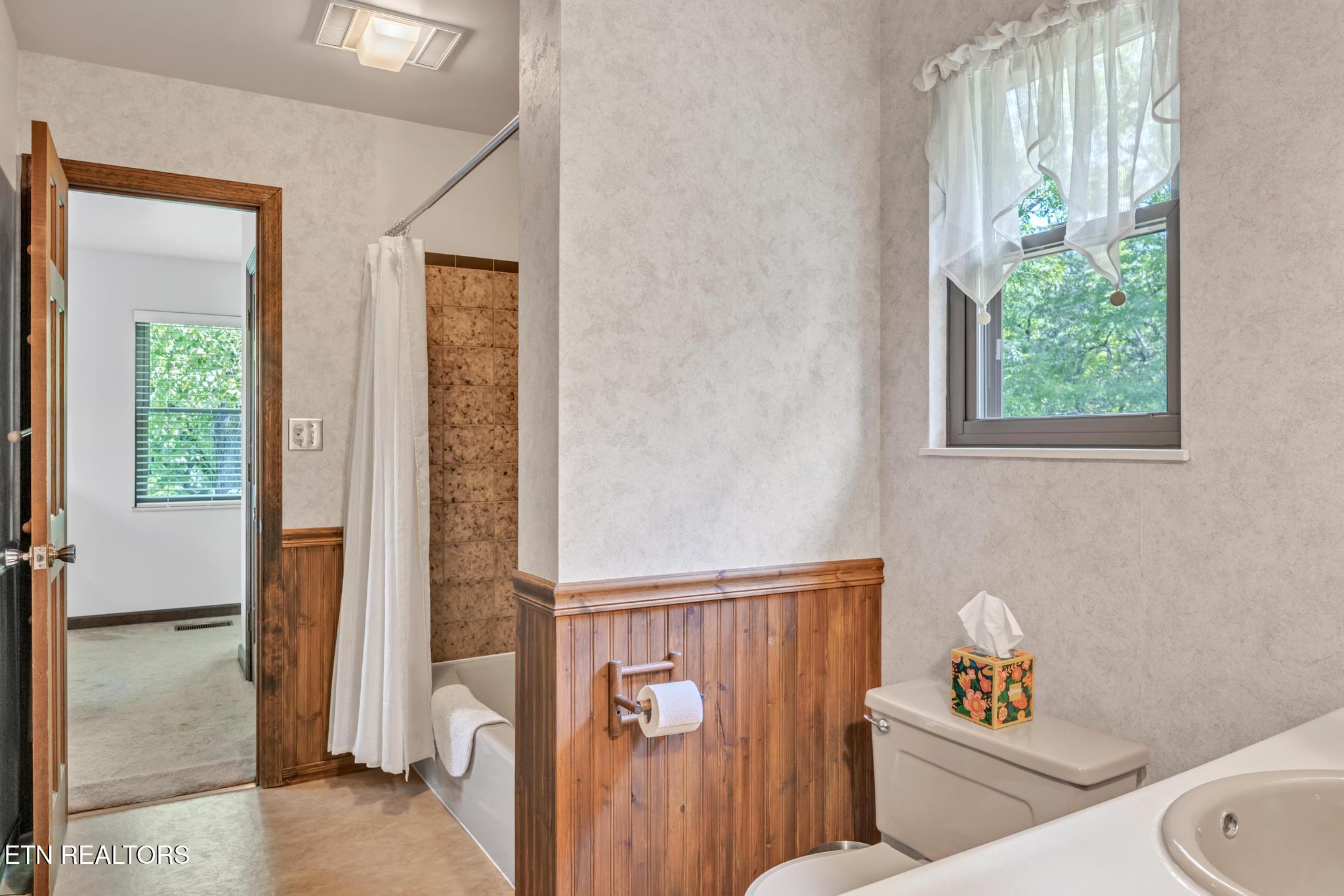 325 Lone Ridge Lane Clinton, TN 37716 - Photo 45 of 51 Jack n Jill Bathroom