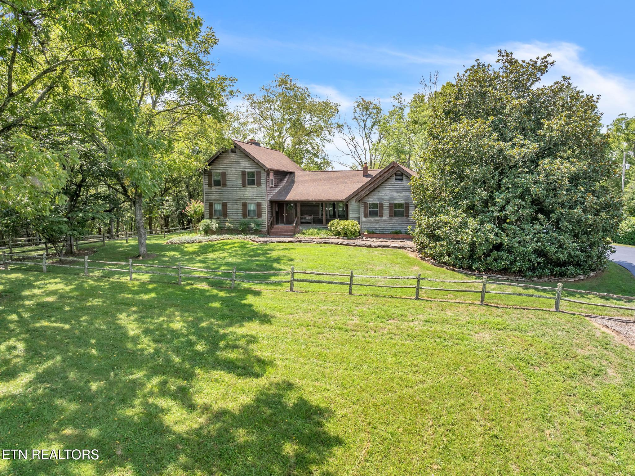 325 Lone Ridge Lane Clinton, TN 37716 - Photo 6 of 51 Front of house