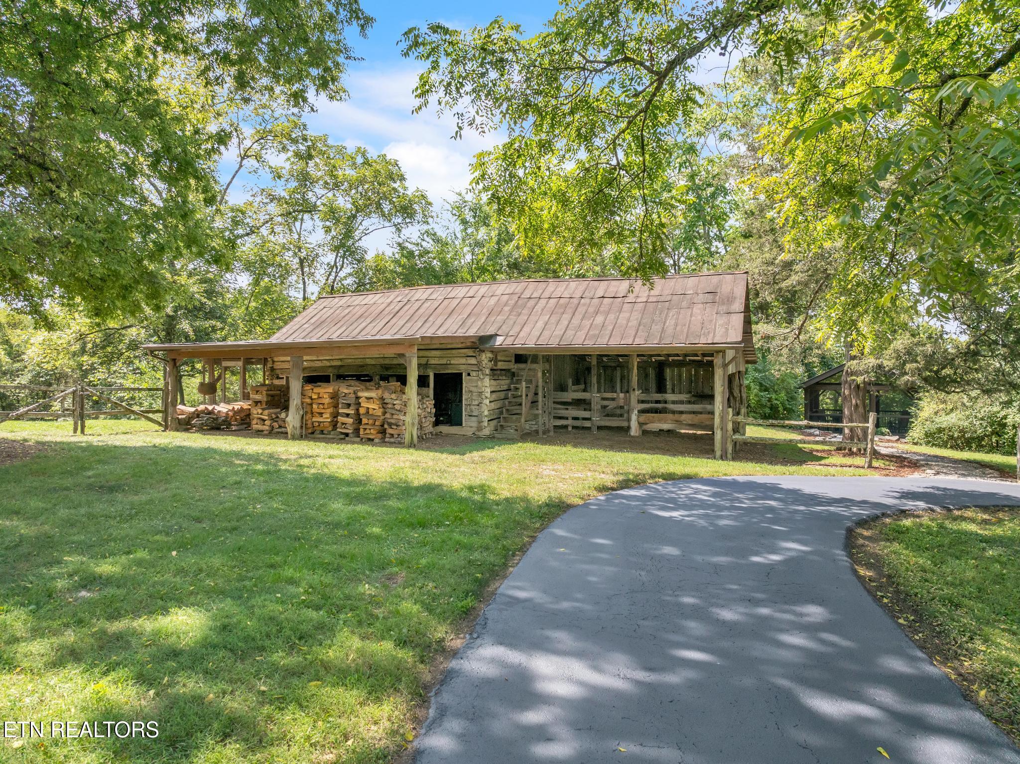325 Lone Ridge Lane Clinton, TN 37716 - Photo 10 of 51 Barn best