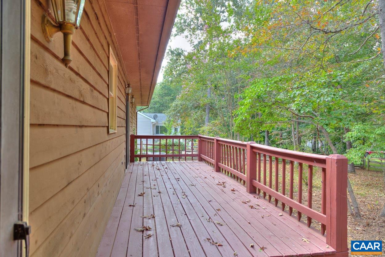 12 Begum Road Palmyra, VA 22963 - Photo 30 of 30 a balcony with wooden floor and fence