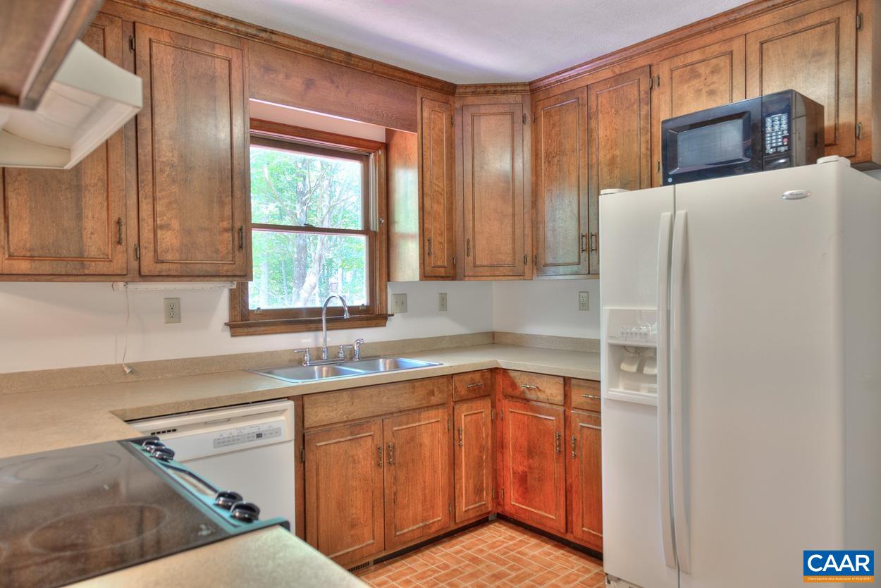 12 Begum Road Palmyra, VA 22963 - Photo 9 of 30 a kitchen with stainless steel appliances granite countertop a refrigerator and a sink