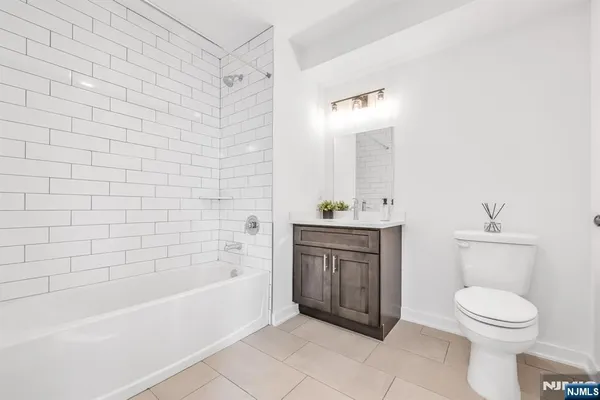 $2,850 | 315 Railroad Avenue, Unit 110, East Rutherford, NJ 07073