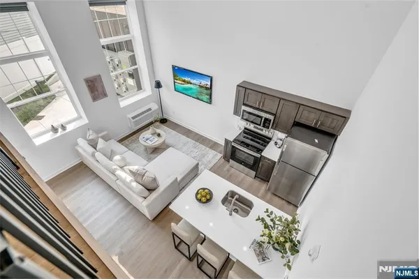 $2,850 | 315 Railroad Avenue, Unit 110, East Rutherford, NJ 07073