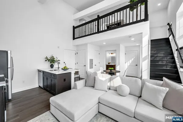 $2,850 | 315 Railroad Avenue, Unit 110, East Rutherford, NJ 07073