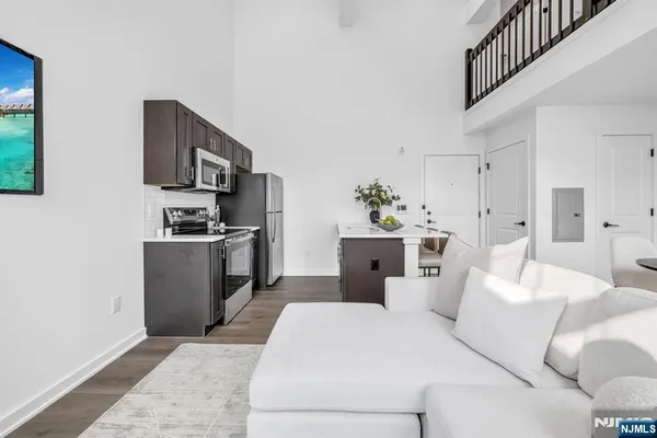 $2,850 | 315 Railroad Avenue, Unit 110, East Rutherford, NJ 07073