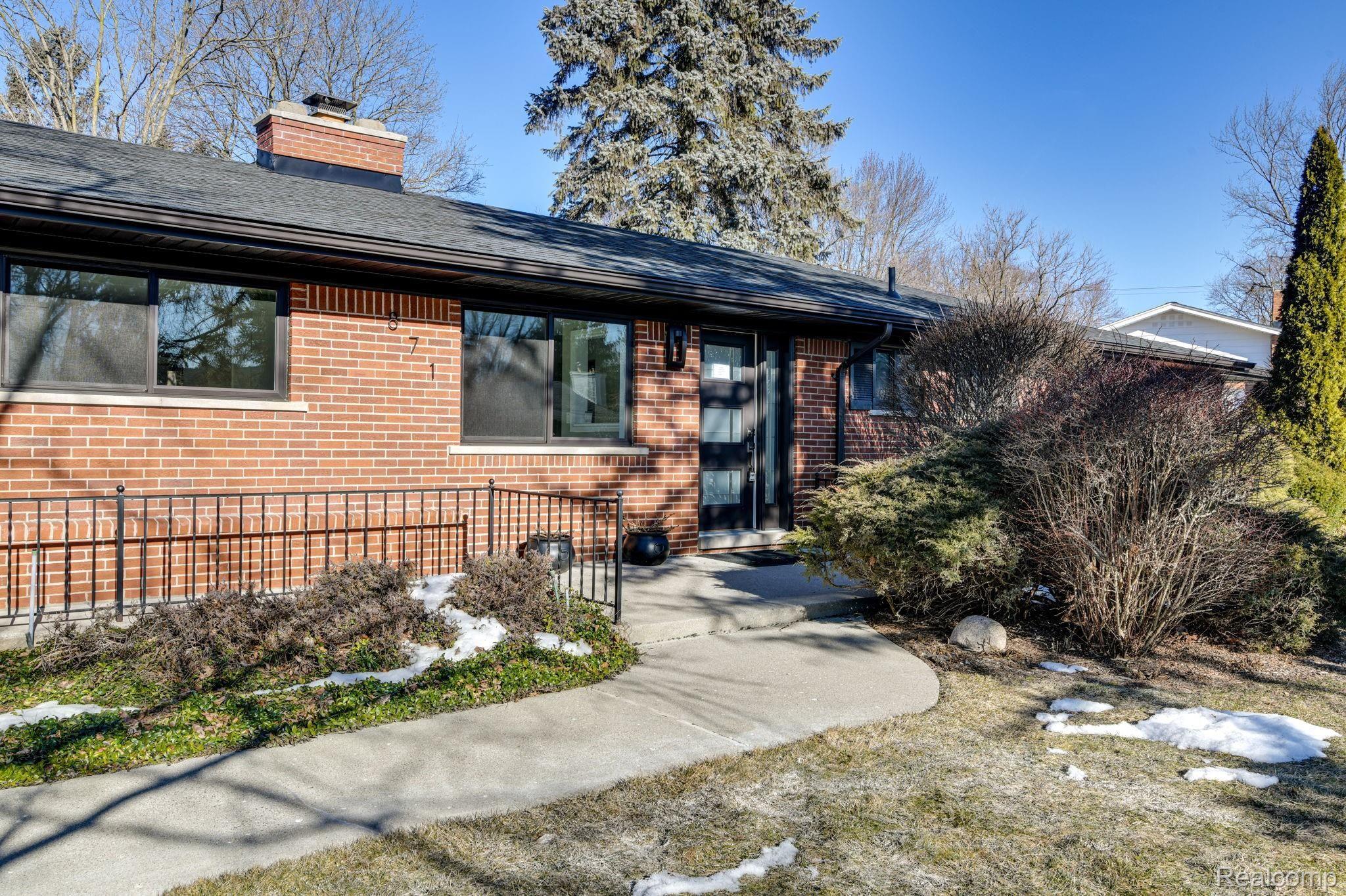 871 Helston Road Bloomfield Hills, MI 48304 - Photo 3 of 33 27-web-or-mls-871 Helston Road, Bloomfield Township-25.jpg