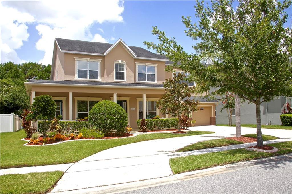 14420 Salinger Road Orlando, FL 32828 - Photo 1 of 1 Beautifully landscaped yard with spacious U-shaped driveway