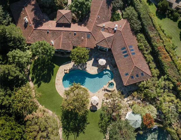 a view of a tennis court
