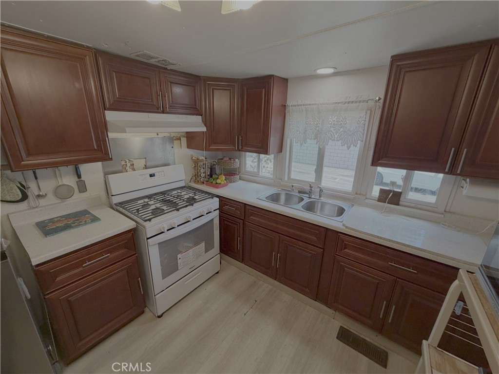 520 East Carson Street Carson, CA 90745 - Photo 2 of 16 Remodeled kitchen
