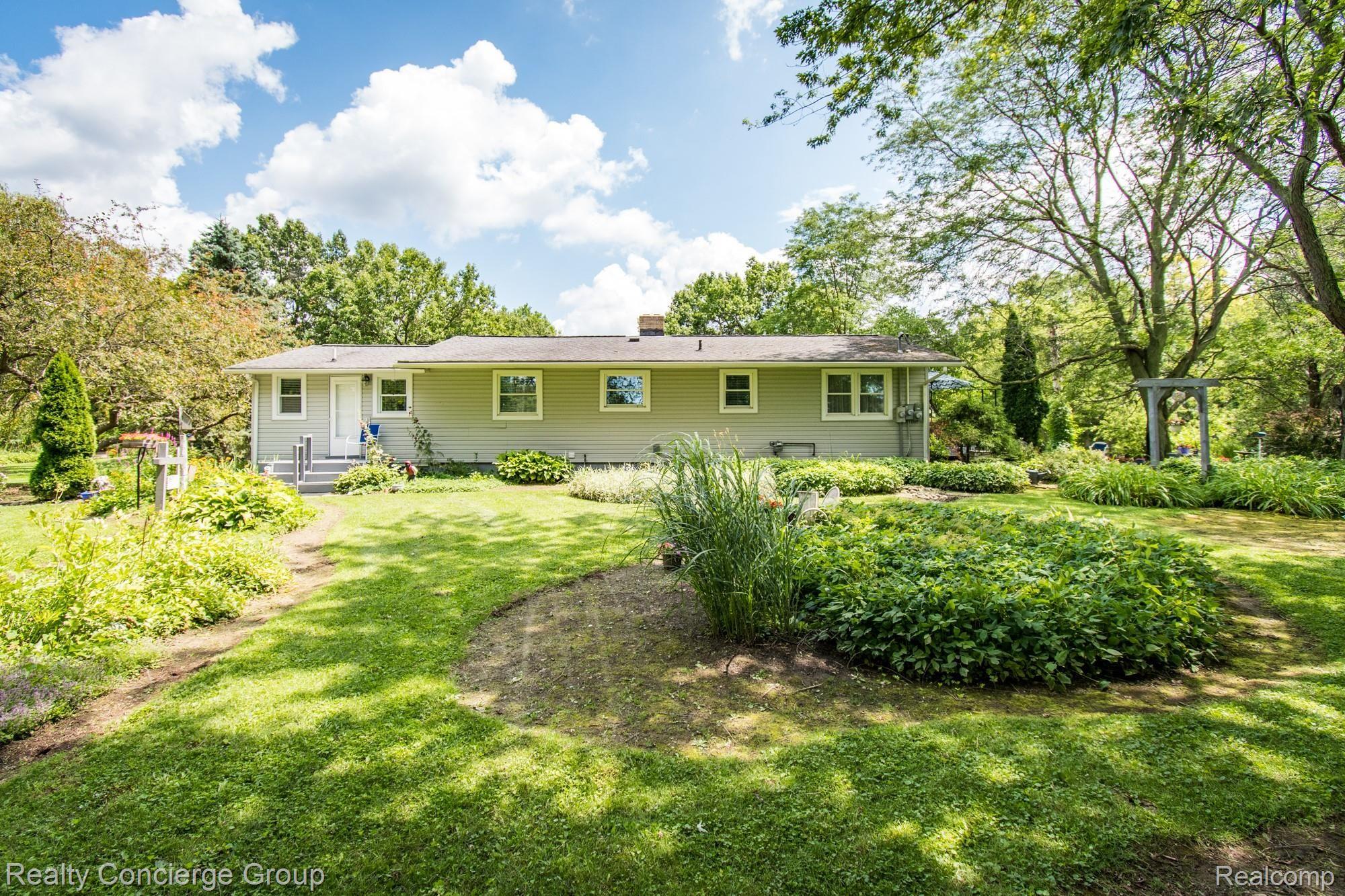 1475 Argentine Road Howell, MI 48843 - Photo 23 of 34 Beautiful gardens and trees