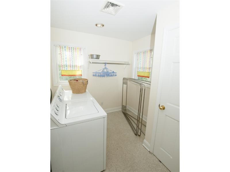 23 Hoover Road Riverside, CT 06878 - Photo 11 of 18 a utility room with dryer and washer