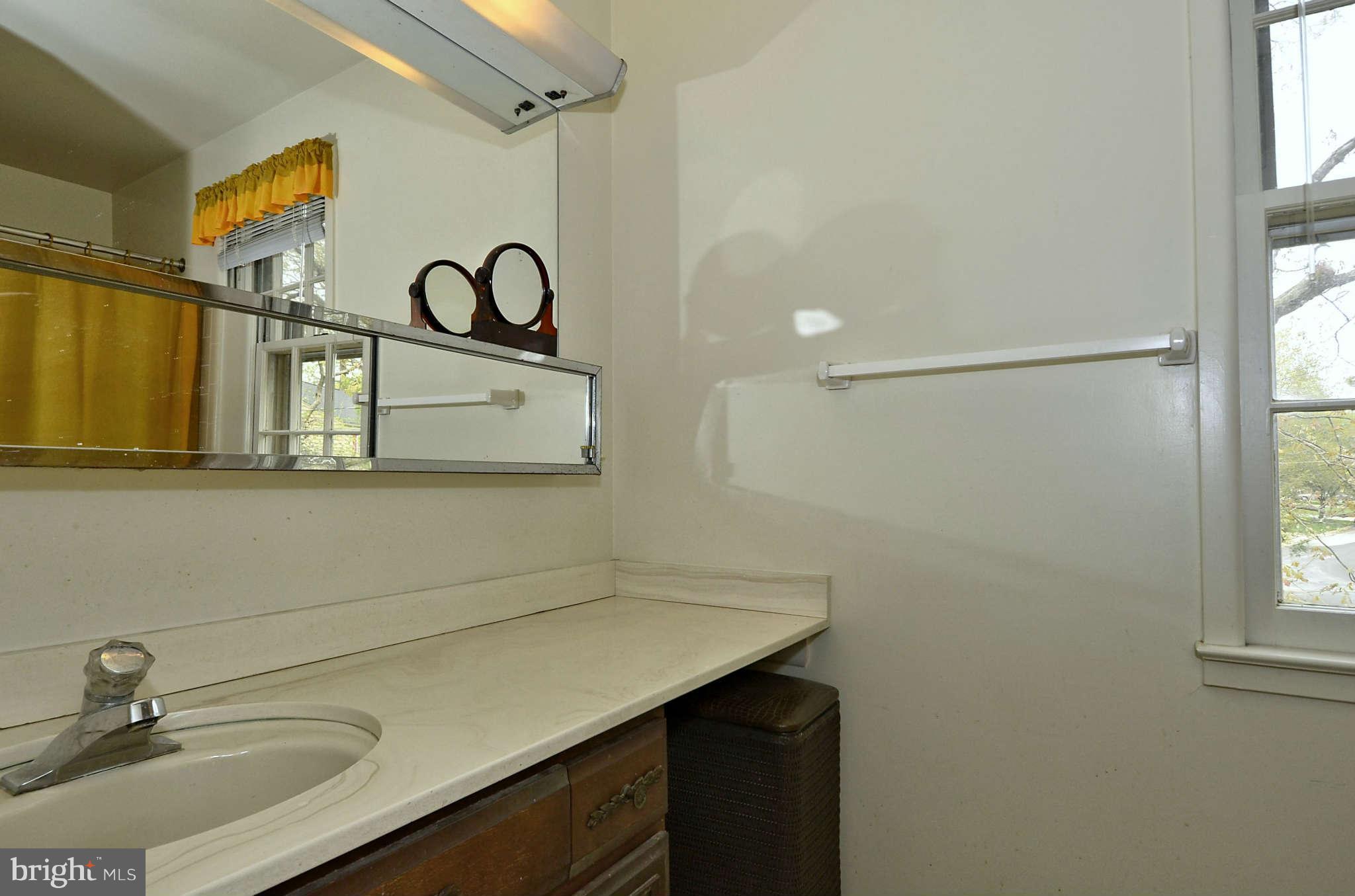 11701 Auth Lane Silver Spring, MD 20902 - Photo 22 of 30 Hall Bath
