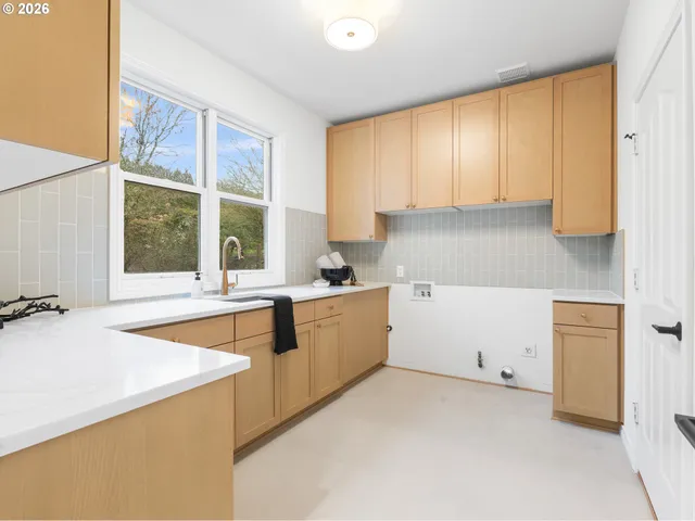 $999,900 | 17558 Southwest Kemmer View Court, Beaverton, OR 97007