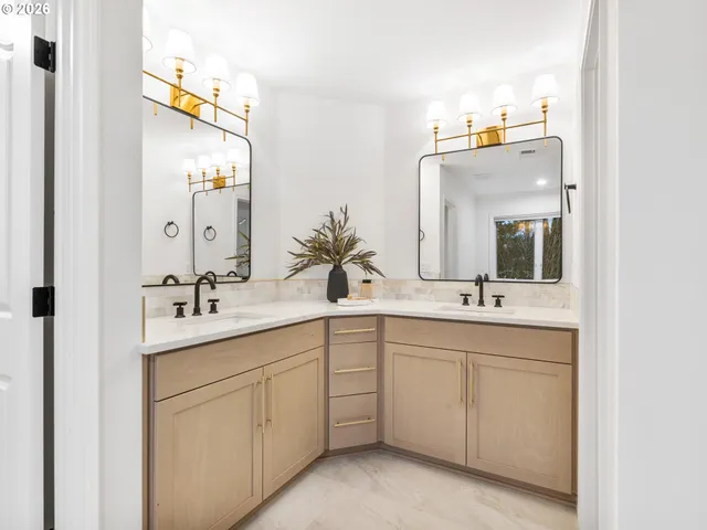 $999,900 | 17558 Southwest Kemmer View Court, Beaverton, OR 97007