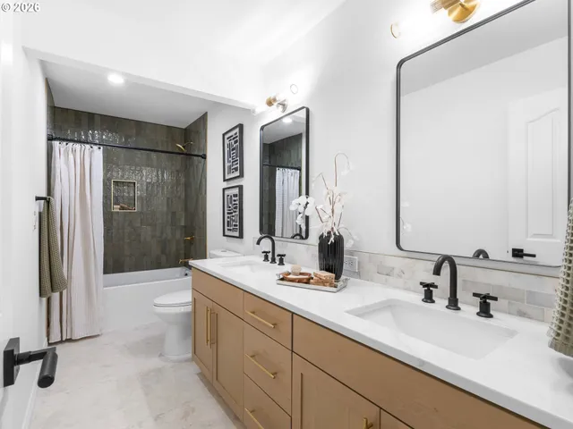 $999,900 | 17558 Southwest Kemmer View Court, Beaverton, OR 97007