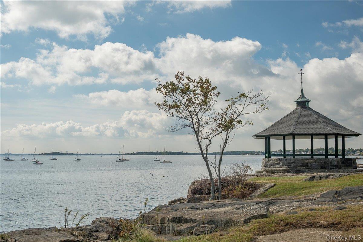 11 Alden Road, Unit 2N Larchmont, NY 10538 - Photo 19 of 21 Manor Park.