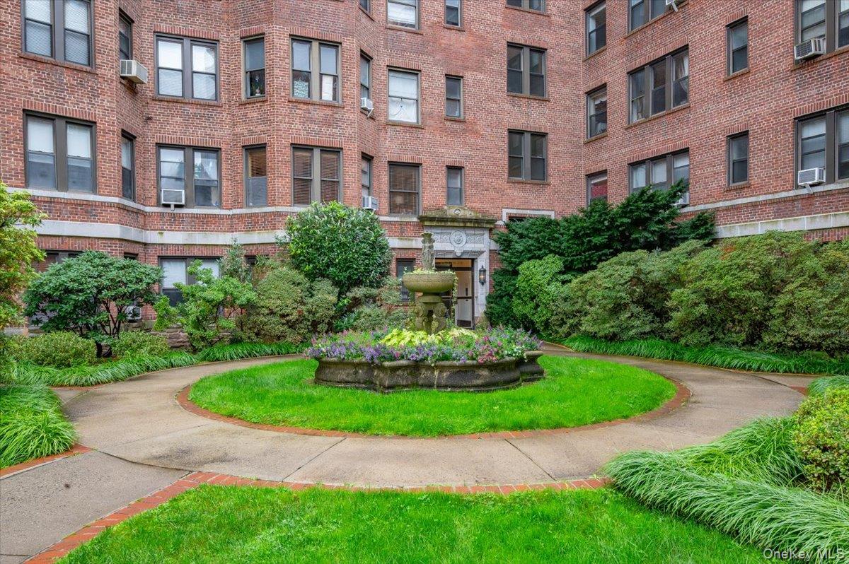 11 Alden Road, Unit 2N Larchmont, NY 10538 - Photo 2 of 21 View of property's community