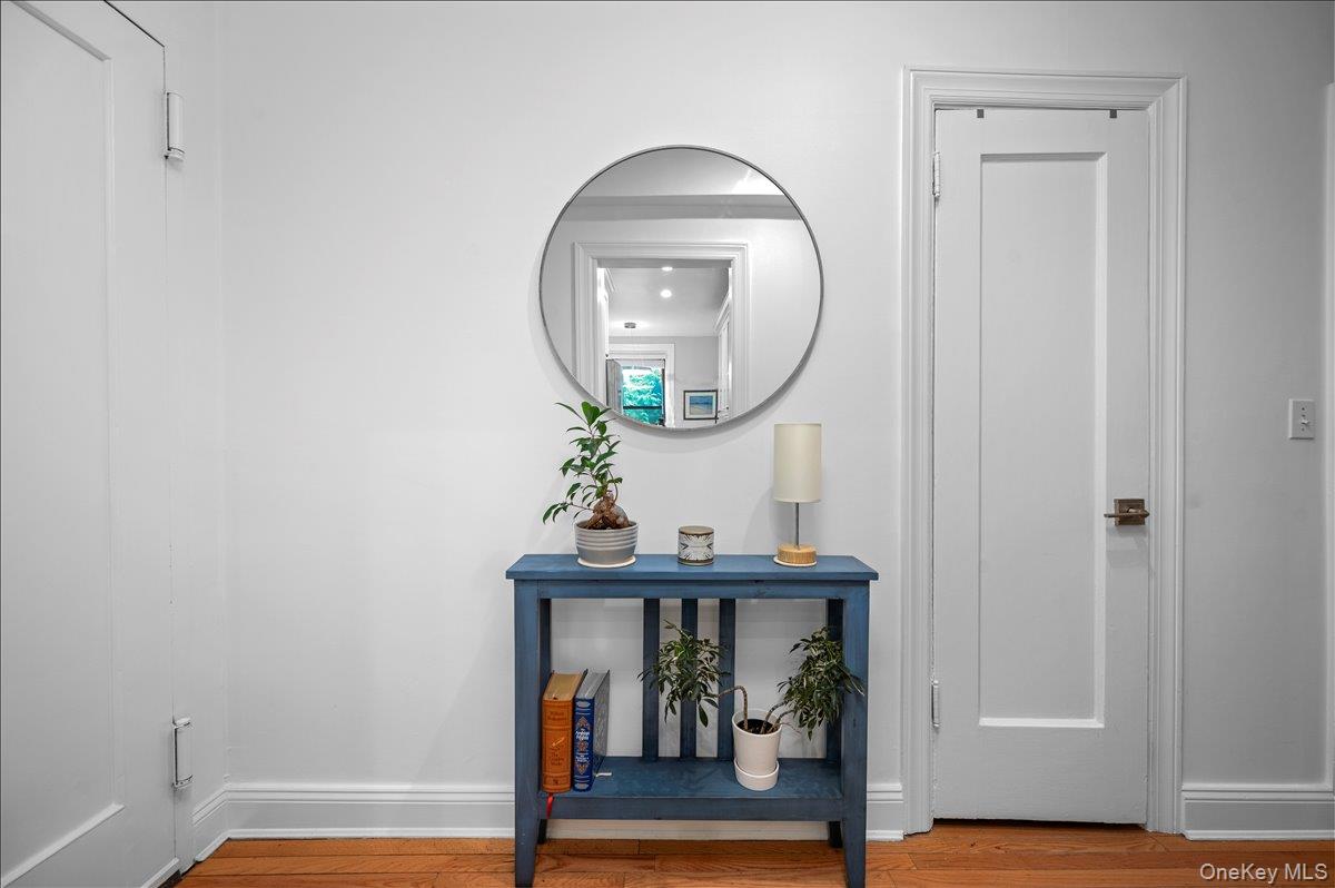 11 Alden Road, Unit 2N Larchmont, NY 10538 - Photo 5 of 21 Foyer