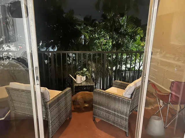 $2,100 | 230 Northwest 87th Avenue, Unit I221, Miami, FL 33172