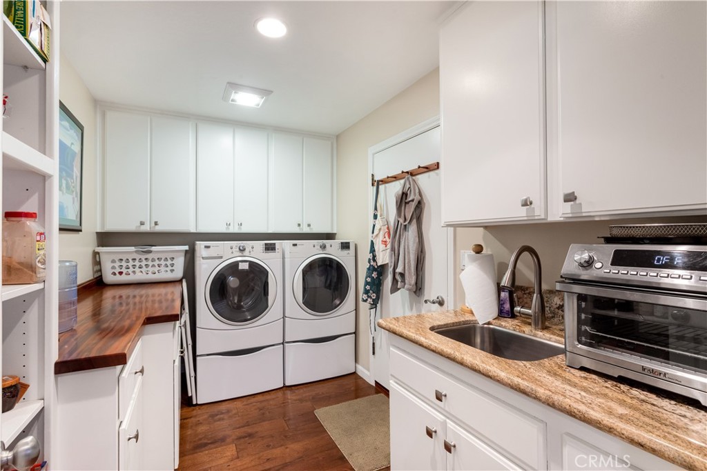 1691 Pepper Tree Place Fallbrook, CA 92028 - Photo 14 of 51 Laundry and pantry