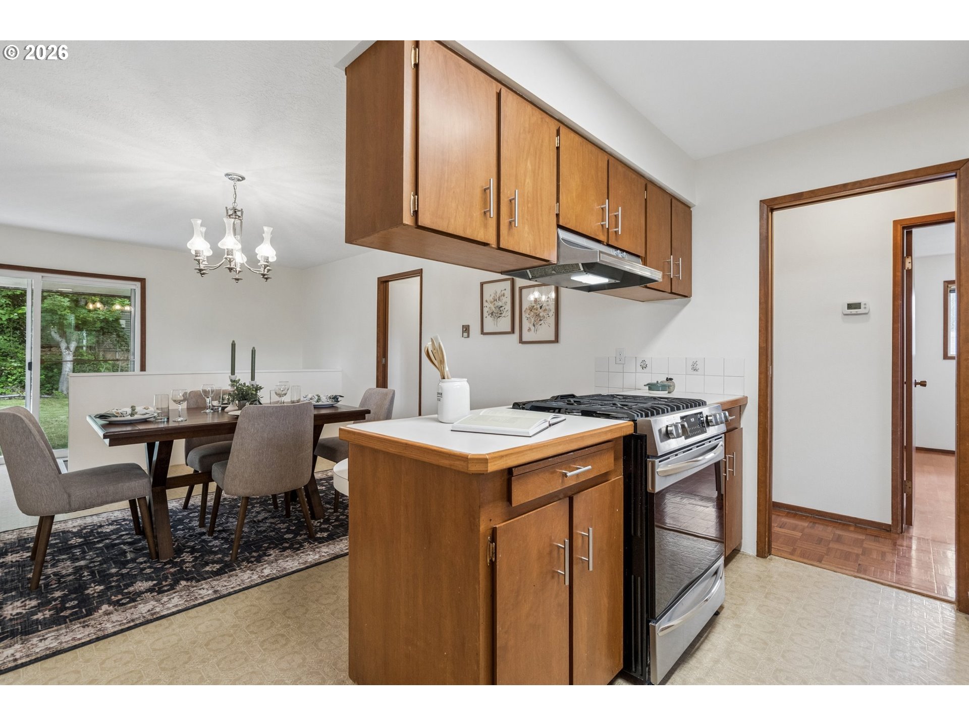 1450 Southwest 26th Court Gresham, OR 97080 - Photo 12 of 47 Kitchen/Dining Room