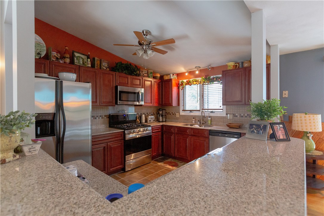 20 Robin Hood Road Cranston, RI 02921 - Photo 13 of 31 Gallery Image 13