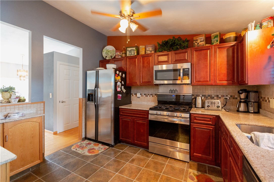 20 Robin Hood Road Cranston, RI 02921 - Photo 14 of 31 Gallery Image 14