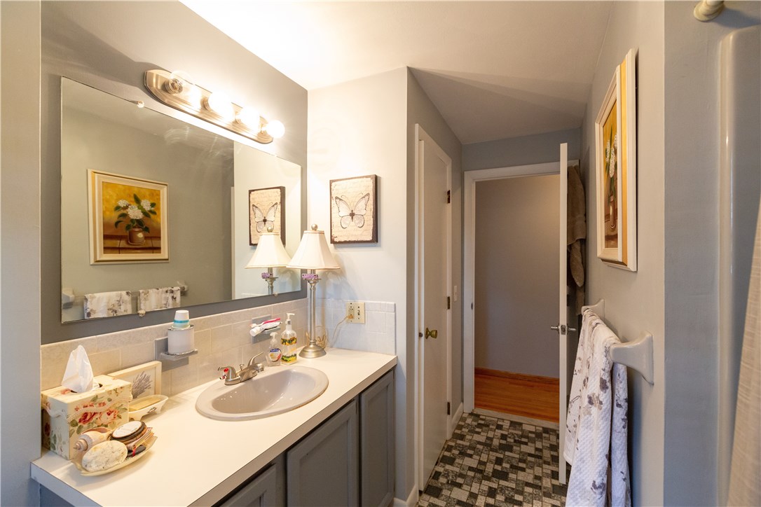 20 Robin Hood Road Cranston, RI 02921 - Photo 20 of 31 Gallery Image 20