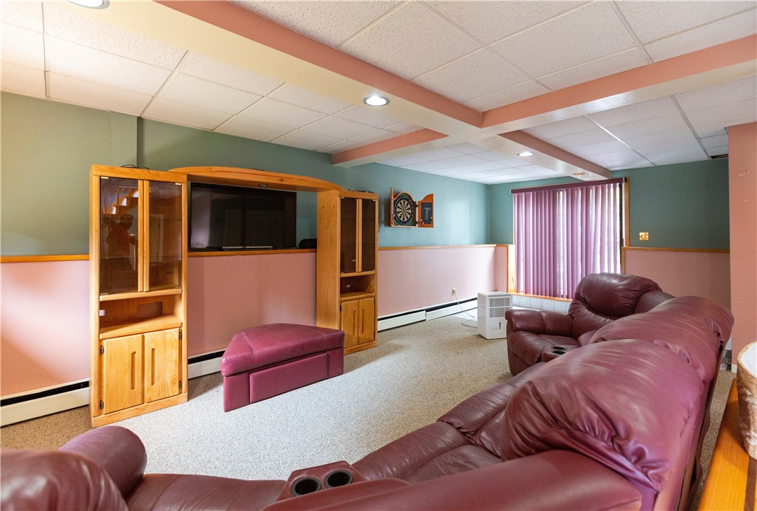 20 Robin Hood Road Cranston, RI 02921 - Photo 23 of 31 Gallery Image 23