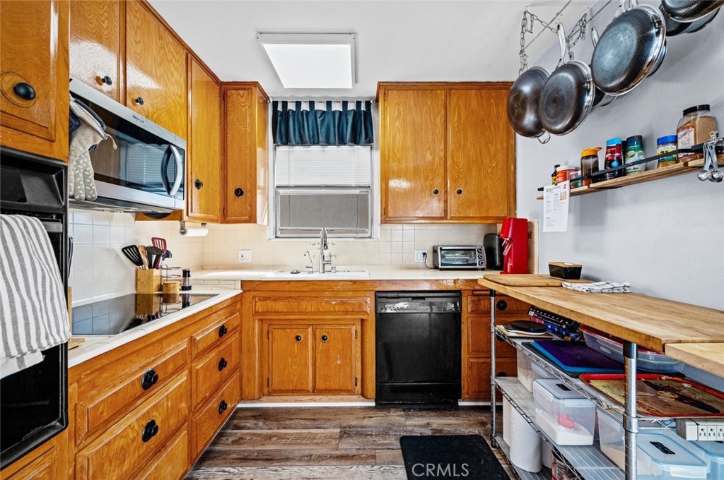 528 Cedar Avenue, Unit 3A Long Beach, CA 90802 - Photo 9 of 46 a kitchen with stainless steel appliances a sink stove and cabinets
