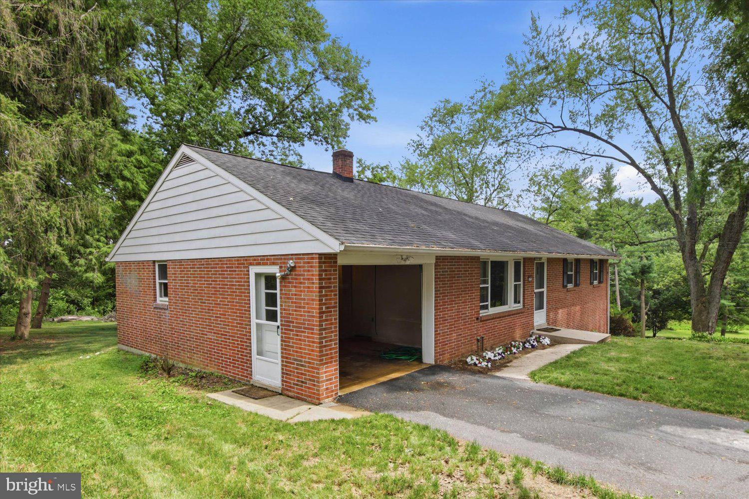 329 Fairview Drive Lititz, PA 17543 - Photo 10 of 39 Gallery Image 10