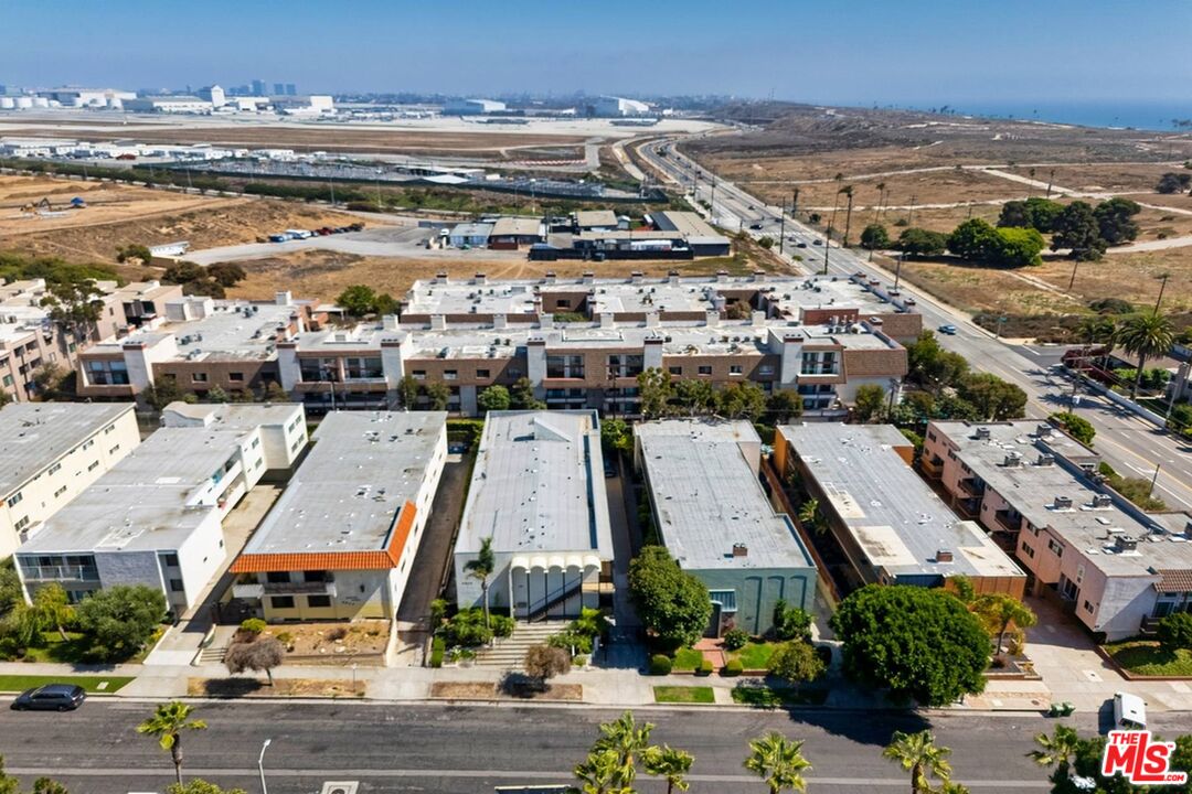 8346 Manitoba Street, Unit 11 Playa del Rey, CA 90293 - Photo 11 of 14