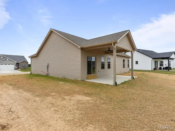 $426,700 | 922 Seneca Drive, Waterloo, IL 62298