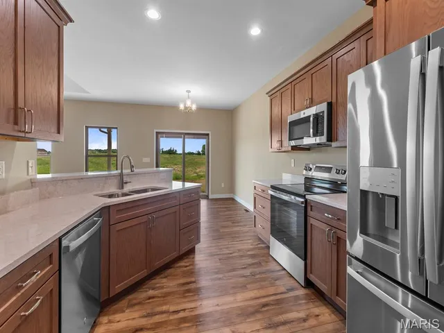 $426,700 | 922 Seneca Drive, Waterloo, IL 62298