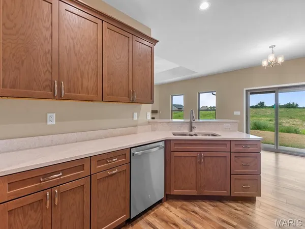 $426,700 | 922 Seneca Drive, Waterloo, IL 62298