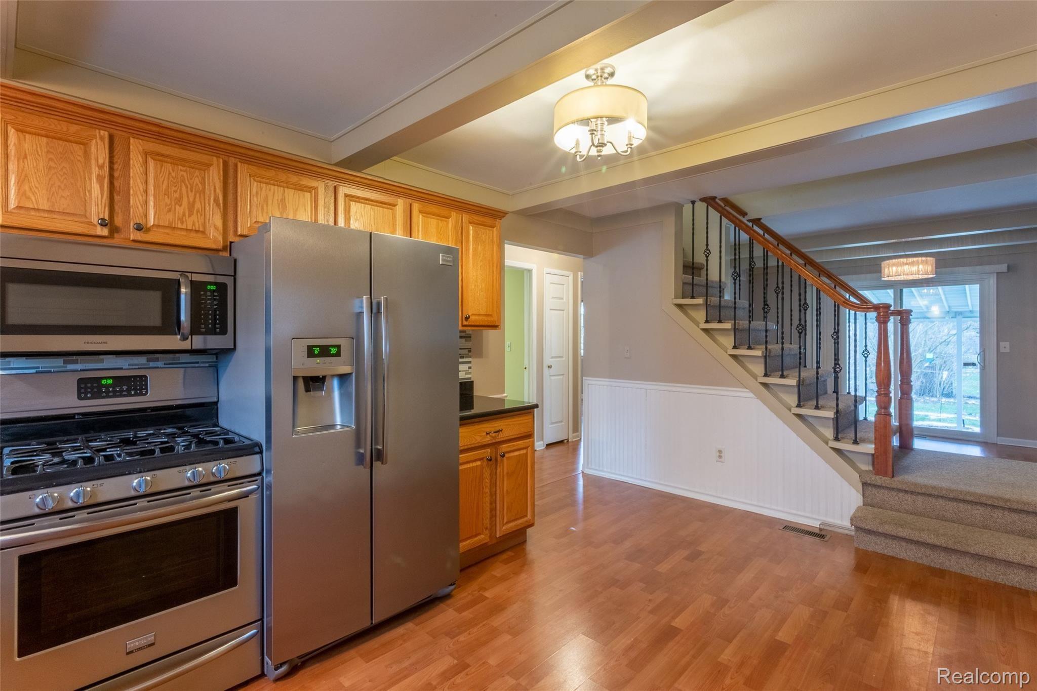 41845 Old Bridge Road Canton, MI 48188 - Photo 16 of 40 41845 Old Bridge-Entry-Kitchen-16.jpg