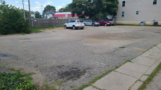 $119,900 | 415 Oakland Drive, Kalamazoo, MI 49007