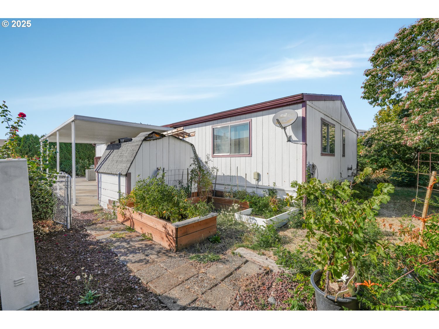 1500 Gabriela Court Northeast, Unit 27 Salem, OR 97301 - Photo 15 of 21 a house view with a garden space