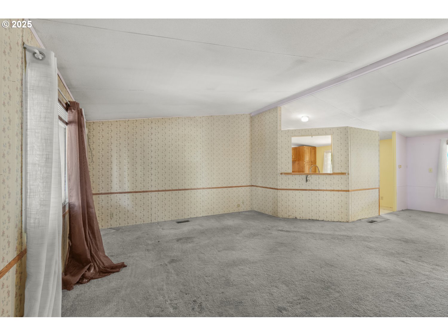 1500 Gabriela Court Northeast, Unit 27 Salem, OR 97301 - Photo 3 of 21 a view of a room