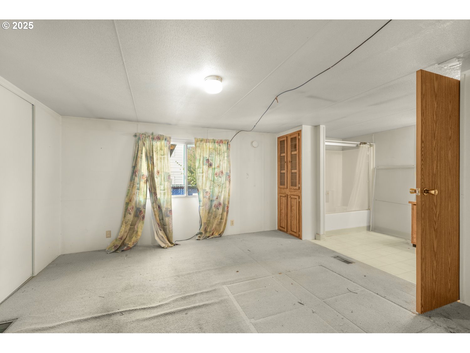 1500 Gabriela Court Northeast, Unit 27 Salem, OR 97301 - Photo 10 of 21 a view of an empty room